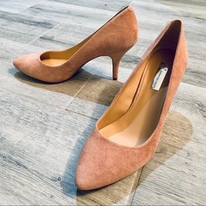 NWOT INC Suede Pumps
